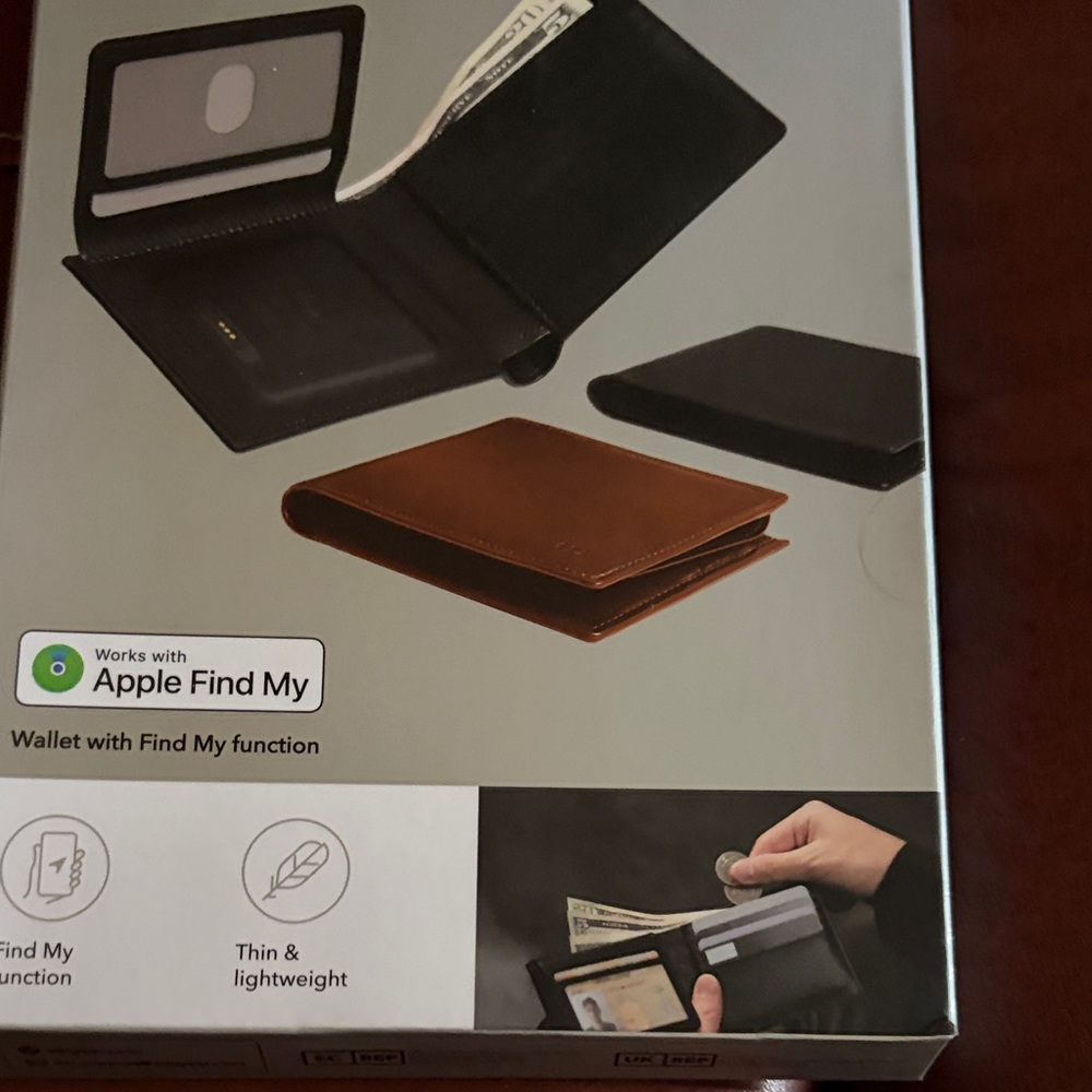Elegant Leather Wallet with Apple Find My -  Brown